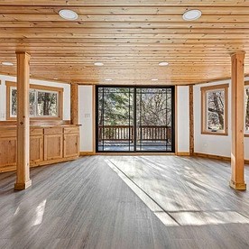 Charming Woodland Cabin with Skylights & Quiet Escape in Jacksonville, Oregon - Jacksonville, Oregon - glamping.directory