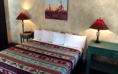 Eco-Friendly Cabin with Private Hot Tub for a Relaxing Getaway near Dallas, Texas - Bluff Dale, Texas - glamping.directory