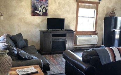 Eco-Friendly Cabin with Private Hot Tub for a Relaxing Getaway near Dallas, Texas - Bluff Dale, Texas - glamping.directory