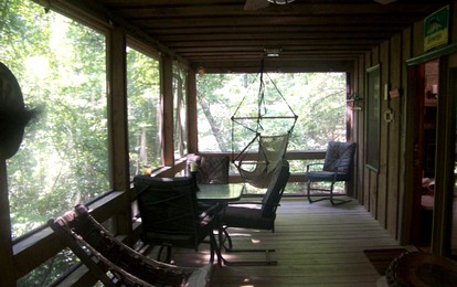 Secluded Tree House Cabin Tucked Away in the Woods near Blue Ridge, Georgia - Blue Ridge, Georgia - glamping.directory
