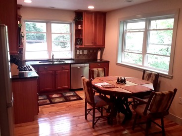 Charming Cabin Rental with Hiwassee River in Backyard in Hayesville, North Carolina - Hayesville, North Carolina - glamping.directory