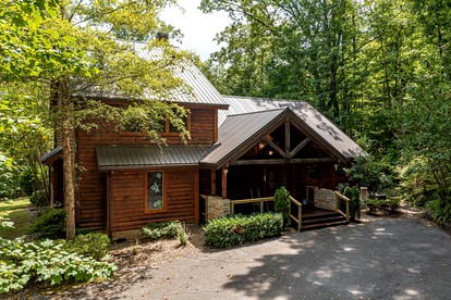 Charming Sevierville Getaway with Stunning Deck and Hot Tub - glamping.directory