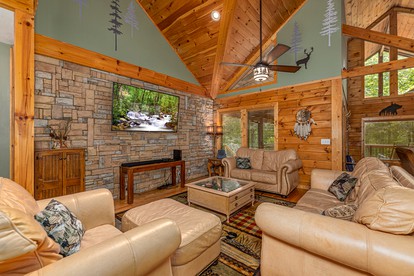 Charming Sevierville Getaway with Stunning Deck and Hot Tub - Sevierville, Tennessee - glamping.directory