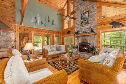 Charming Sevierville Getaway with Stunning Deck and Hot Tub - Sevierville, Tennessee - glamping.directory