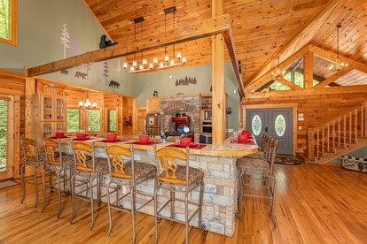 Charming Sevierville Getaway with Stunning Deck and Hot Tub - Sevierville, Tennessee - glamping.directory