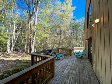 Special Cabin with Barbecue Settled Between Trees in North Conway, New Hampshire - North Conway, New Hampshire - glamping.directory