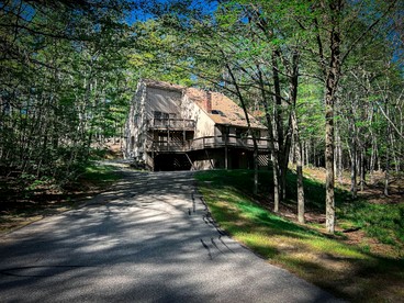 Special Cabin with Barbecue Settled Between Trees in North Conway, New Hampshire - North Conway, New Hampshire - glamping.directory