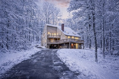 Special Cabin with Barbecue Settled Between Trees in North Conway, New Hampshire - North Conway, New Hampshire - glamping.directory