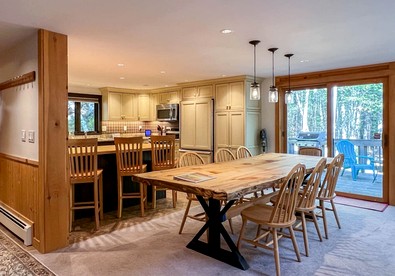 Special Cabin with Barbecue Settled Between Trees in North Conway, New Hampshire - North Conway, New Hampshire - glamping.directory