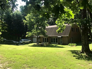 Beautiful Cozy Barn with Great Views in Franklin Tennessee - Franklin, Tennessee - glamping.directory