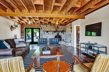 Serene Hilltop Brick Retreat with Panoramic Views Near Fredericksburg, Texas - Fredericksburg, Texas - glamping.directory