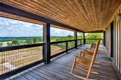 Serene Hilltop Brick Retreat with Panoramic Views Near Fredericksburg, Texas - Fredericksburg, Texas - glamping.directory