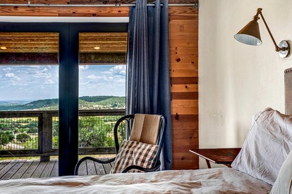 Serene Hilltop Brick Retreat with Panoramic Views Near Fredericksburg, Texas - Fredericksburg, Texas - glamping.directory