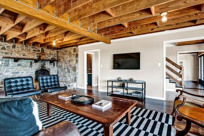 Serene Hilltop Brick Retreat with Panoramic Views Near Fredericksburg, Texas - Fredericksburg, Texas - glamping.directory