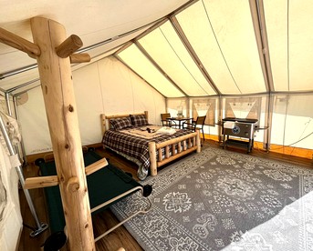 Cute and Comfortable Safari Tent in Seward, Alaska - Amazing Glamping Accommodation with Breathtaking Mountain Views - Seward, Alaska - glamping.directory