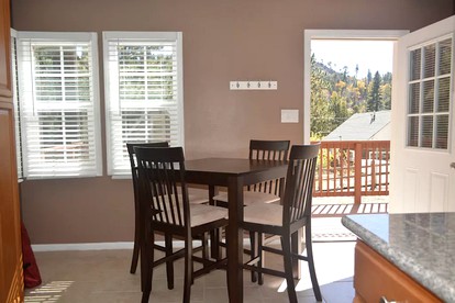 Large Group Getaway Cabins by Green Valley Lake near San Bernardino, California - Green Valley Lake, California - glamping.directory