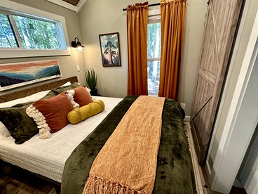 Stunning Mountain Tiny House Beautifully Design Ideal for Nature Lovers in Tennessee - Monteagle, Tennessee - glamping.directory