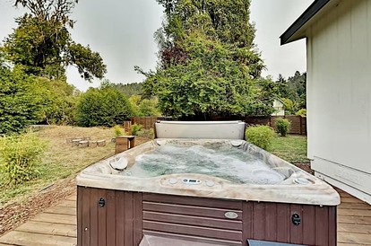 Gorgeous Cabin with Hot-tub in Monte Rio, California - Monte Rio, California - glamping.directory