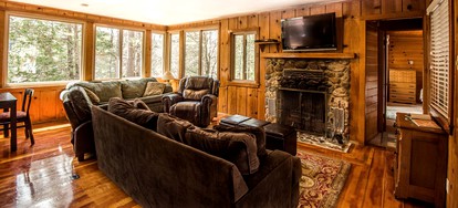 Cozy Riverside Cabin Rental with Easy Access to Chilnualna Falls in California - Wawona, California - glamping.directory