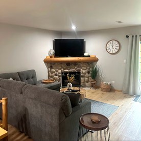 Spacious Luxury Villa Retreat with Jetted Tub, Fireplaces, Balconies, and Smart TV in North Utica, Illinois - North Utica, Illinois - glamping.directory