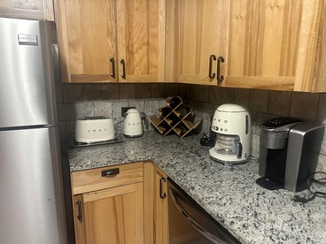 Spacious Luxury Villa Retreat with Jetted Tub, Fireplaces, Balconies, and Smart TV in North Utica, Illinois - North Utica, Illinois - glamping.directory