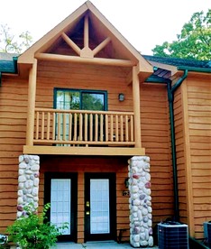 Spacious Luxury Villa Retreat with Jetted Tub, Fireplaces, Balconies, and Smart TV in North Utica, Illinois - glamping.directory