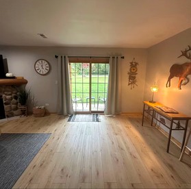Spacious Luxury Villa Retreat with Jetted Tub, Fireplaces, Balconies, and Smart TV in North Utica, Illinois - North Utica, Illinois - glamping.directory