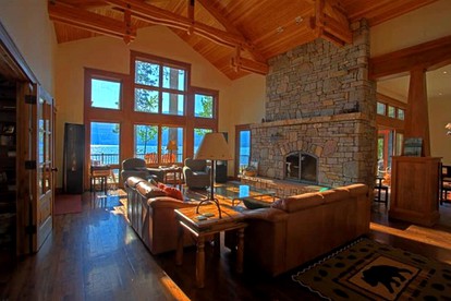 Lakeside Vacation Rental with Stunning Views and Spacious Interior on Flathead Lake, Montana - Polson, Montana - glamping.directory