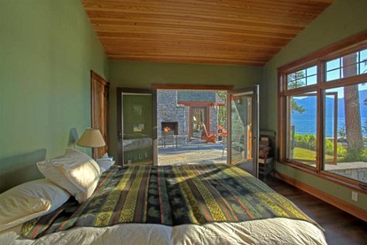 Lakeside Vacation Rental with Stunning Views and Spacious Interior on Flathead Lake, Montana - Polson, Montana - glamping.directory