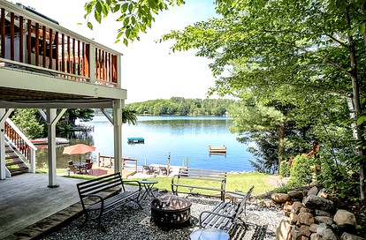 Lakefront Vacation Rental for Group Getaway in Fort Ann, Upstate New York - Fort Ann, New York - glamping.directory