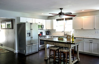 Lakefront Vacation Rental for Group Getaway in Fort Ann, Upstate New York - Fort Ann, New York - glamping.directory
