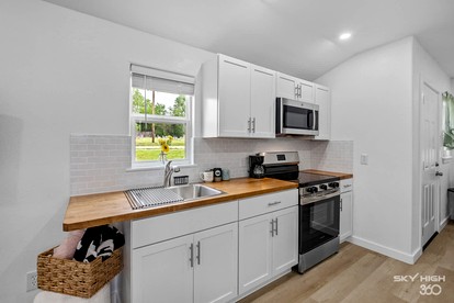 Stylish Tiny Home with Open Concept near Downtown Decatur and Bentonville, Arkansas - Decatur, Arkansas - glamping.directory