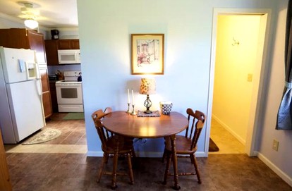 Cozy Vacation Rental Overlooking Idyllic Prairie Land near Jacksonville, Illinois - Murrayville, Illinois - glamping.directory
