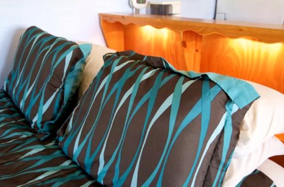 Cozy Vacation Rental Overlooking Idyllic Prairie Land near Jacksonville, Illinois - Murrayville, Illinois - glamping.directory