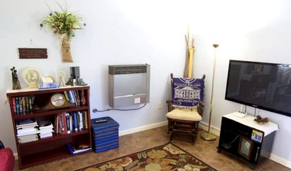 Cozy Vacation Rental Overlooking Idyllic Prairie Land near Jacksonville, Illinois - Murrayville, Illinois - glamping.directory