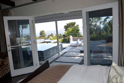 Chic Villa with Outdoor Pool, Spa and Views in California - Glendale, California - glamping.directory