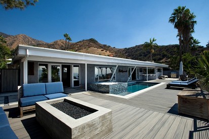 Chic Villa with Outdoor Pool, Spa and Views in California - glamping.directory
