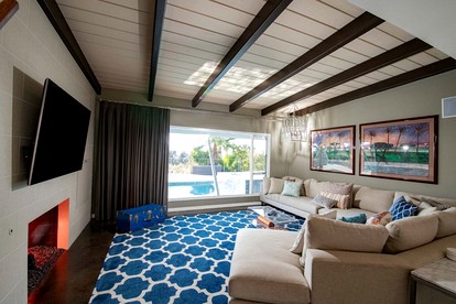Chic Villa with Outdoor Pool, Spa and Views in California - Glendale, California - glamping.directory
