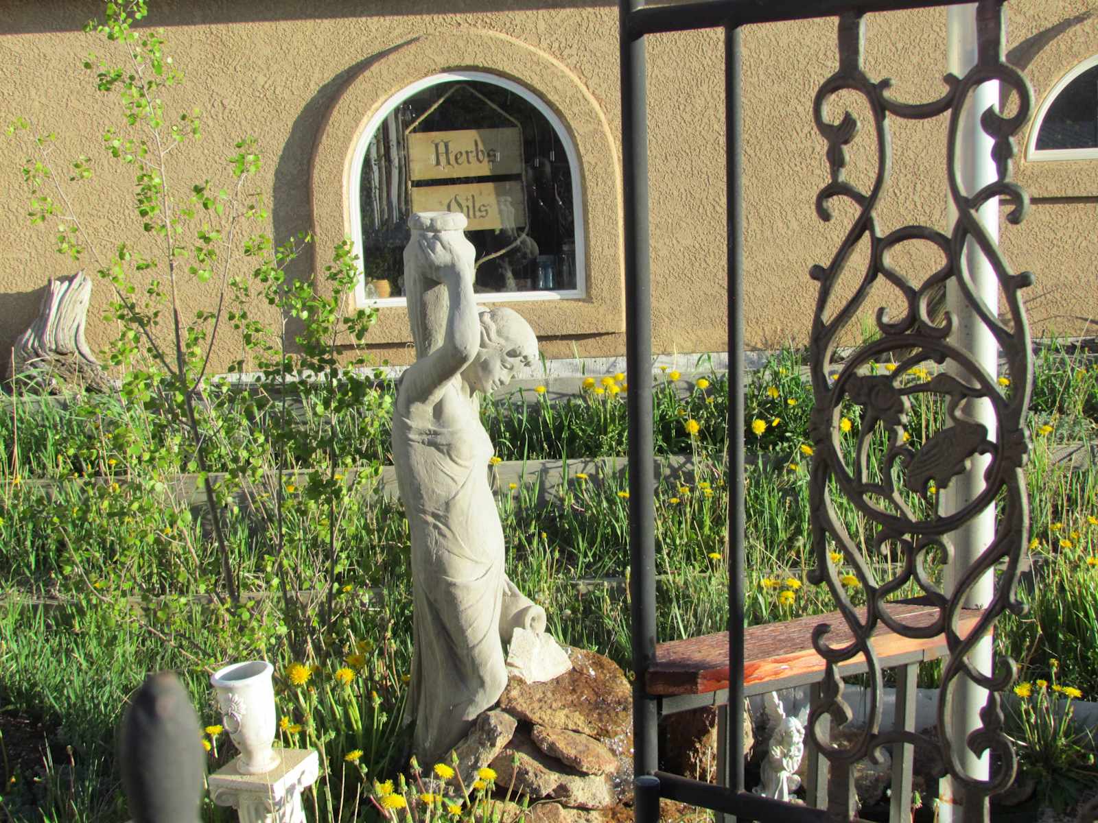 Green Acres Herbal Retreat - Florissant, Colorado - glamping.directory