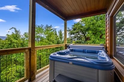 Luxurious Rustic Cabin with Jacuzzi and Mountain Views in Tennessee - Sevierville, Tennessee - glamping.directory