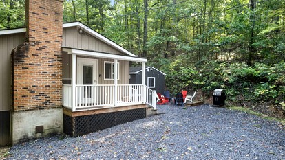 Amazing Cabin + Tiny Cabin with Hot-tub and Fire Pit in New Market, Virginia - New Market, Virginia - glamping.directory