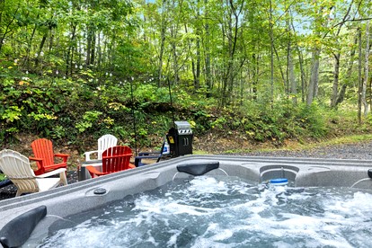 Amazing Cabin + Tiny Cabin with Hot-tub and Fire Pit in New Market, Virginia - New Market, Virginia - glamping.directory