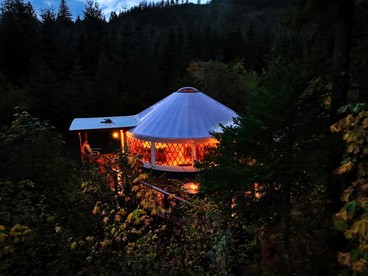 Scenic Woodland Yurt with Stargazing Dome & Firepit near Carson, Washington - Carson, Washington - glamping.directory