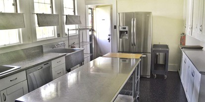 Charming Suite Rental with Complimentary Breakfast in Maui, Hawaii - Makawao, Hawaii - glamping.directory