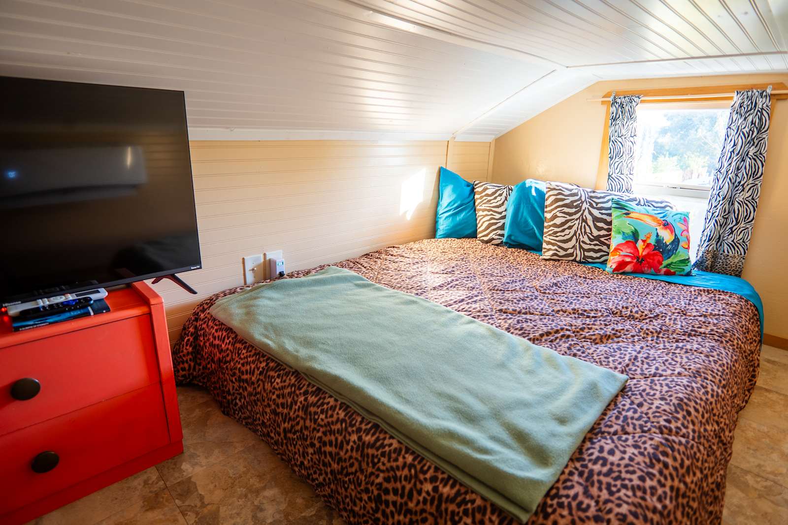 Shangri La in the Desert - Colorado City, Arizona - glamping.directory