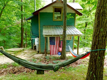 Rustic Off-Grid Cabin Getaway near Wayne National Forest, Ohio - Athens, Ohio - glamping.directory