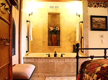 Spacious Pet-Friendly Accommodation for Two Guests near Lincoln, Nebraska - Lincoln, Nebraska - glamping.directory
