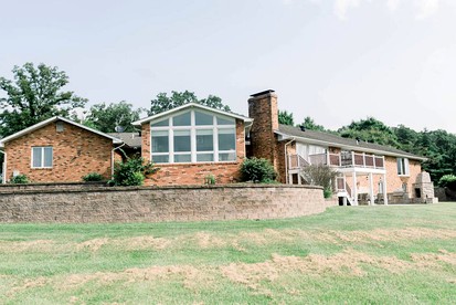 Elegant Glamping Vacation Rental in Missouri - Tranquil Getaway Suitable for 10 People near Owensville - glamping.directory