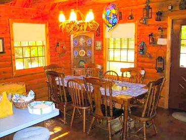 Spacious and Rustic Cabin Rental in the Woods near Catoctin Mountain Park, Maryland - Thurmont, Maryland - glamping.directory