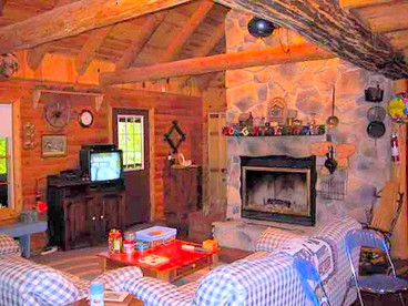 Spacious and Rustic Cabin Rental in the Woods near Catoctin Mountain Park, Maryland - Thurmont, Maryland - glamping.directory